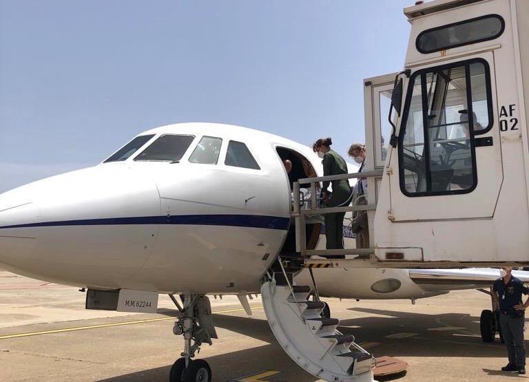 Cagliari, volo salvavita per un neonato