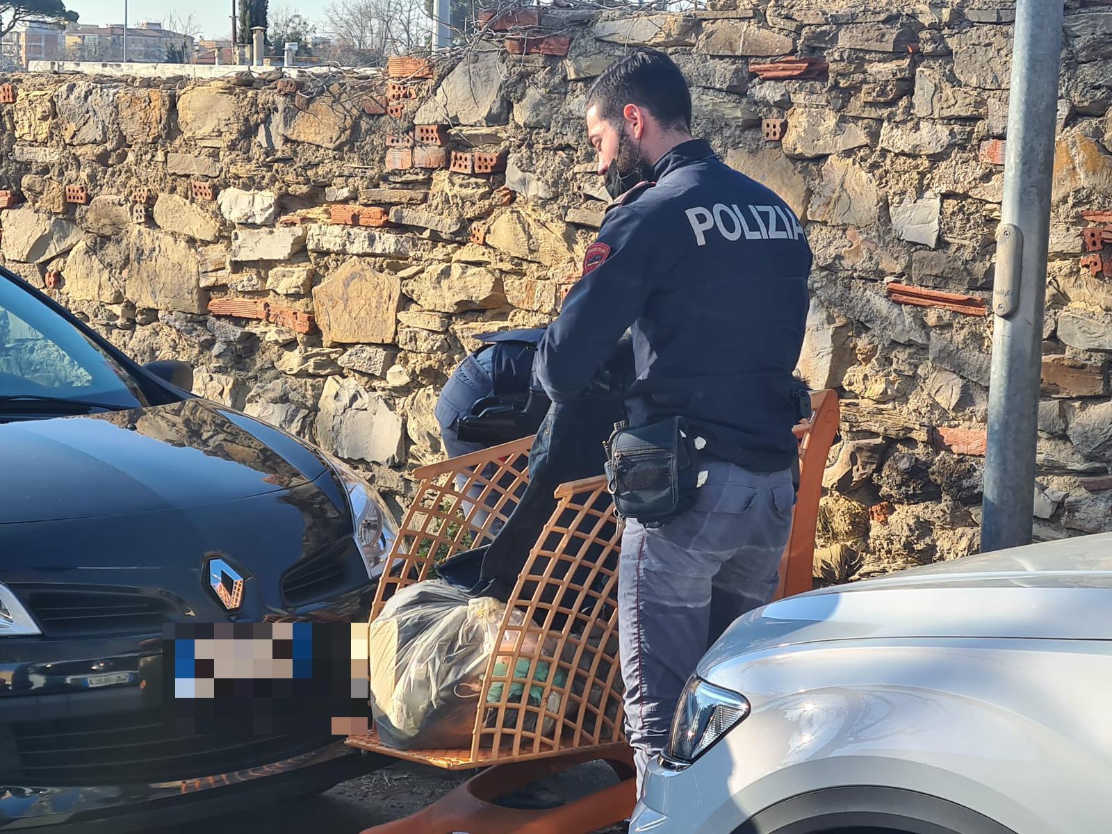 Un agente della polizia