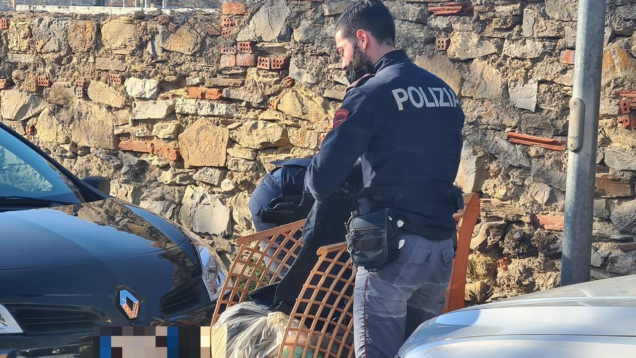 Un agente della polizia