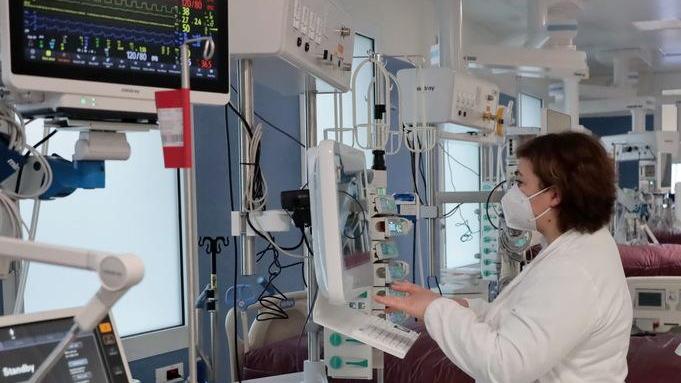 Modena, il direttore dell'igiene pubblica Casaletti: «Vaiolo, massima attenzione»