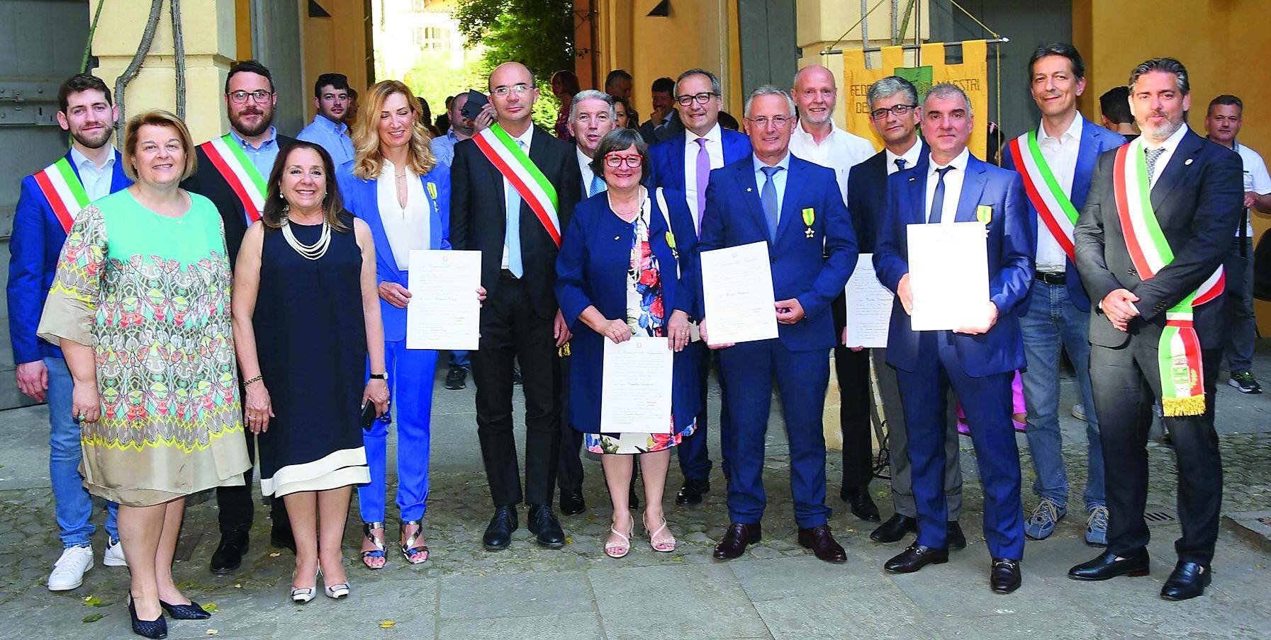 Sette maestri del lavoro insigniti in Prefettura a Reggio Emilia