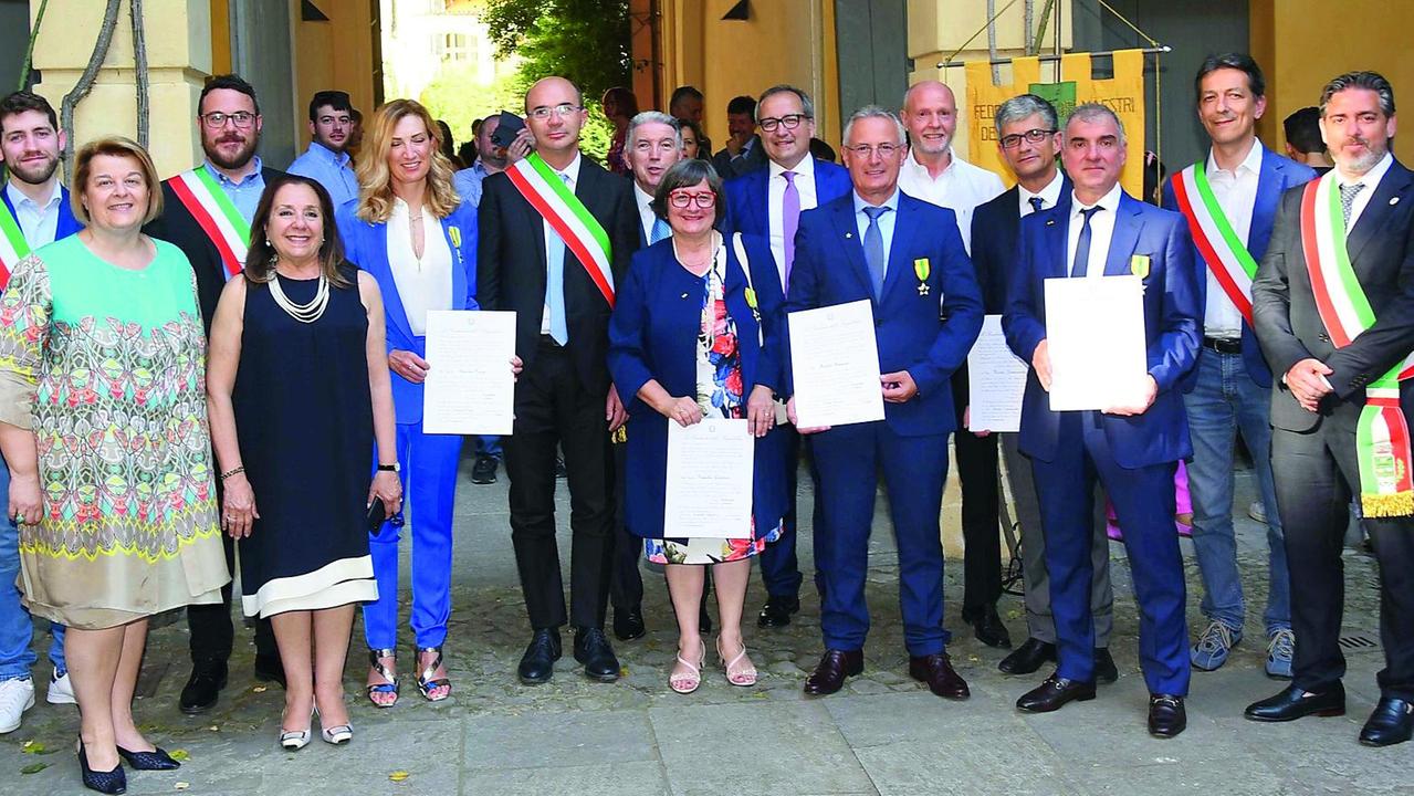 Sette maestri del lavoro insigniti in Prefettura a Reggio Emilia