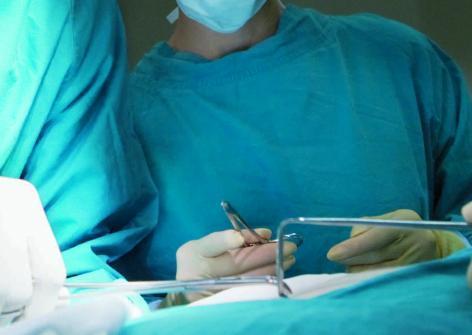 Pisa, l'inferno di un 52enne dopo l'intervento alla testa: diabete e danni all'apparato riproduttivo. C'è il maxi risarcimento