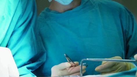 Pisa, l'inferno di un 52enne dopo l'intervento alla testa: diabete e danni all'apparato riproduttivo. C'è il maxi risarcimento