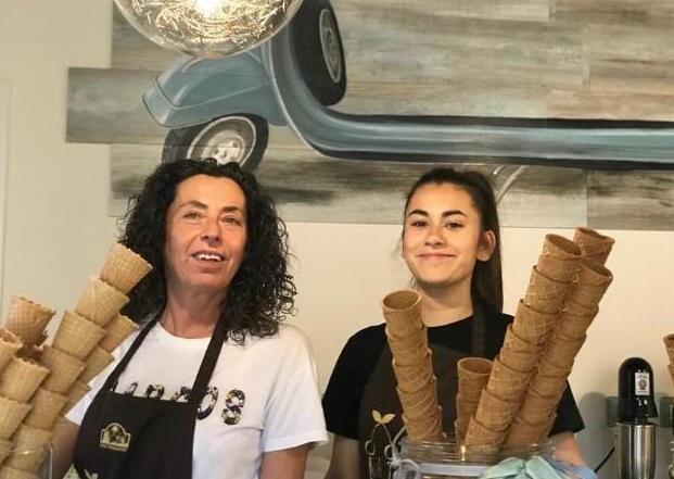 Il gelato per cani esiste: l'idea di Scilla nel suo negozio di San Marcello Pistoiese 