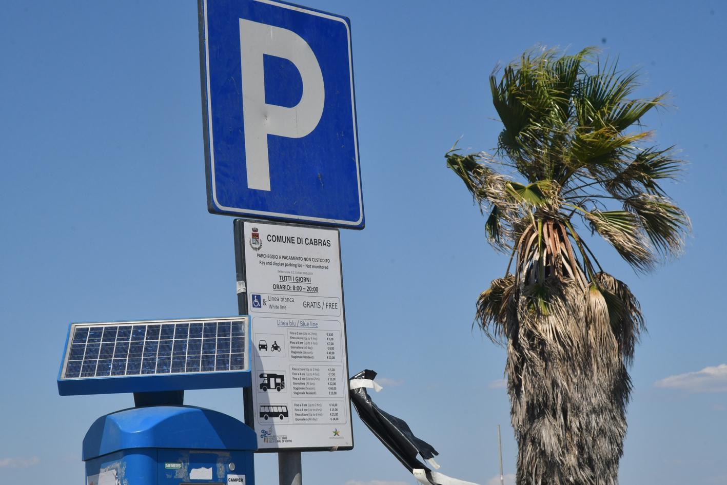 Cabras, parcheggi a pagamento sul litorale: servizio al via dal 10 giugno