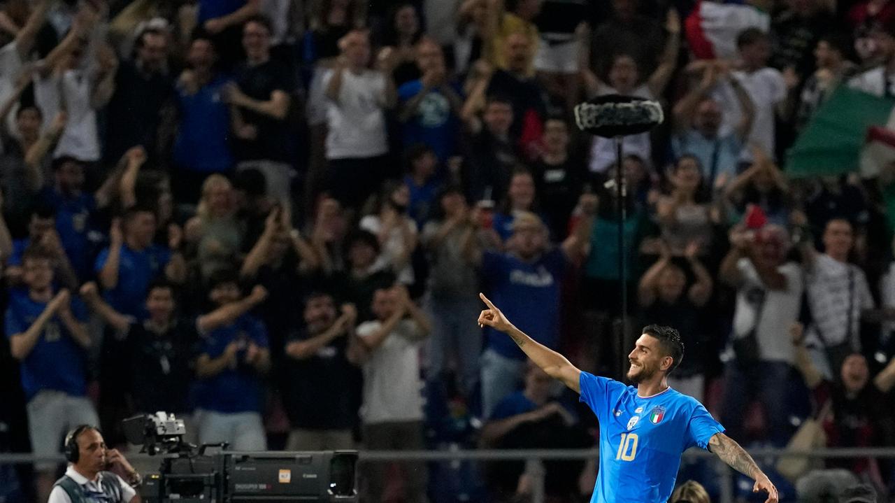 Lorenzo Pellegrini esulta dopo la rete del momentaneo 1-0 con la Germania in Nations League: alla fine l'Italia chiude il match sull'1-1 (Foto Ap/Antonio Calanni)
