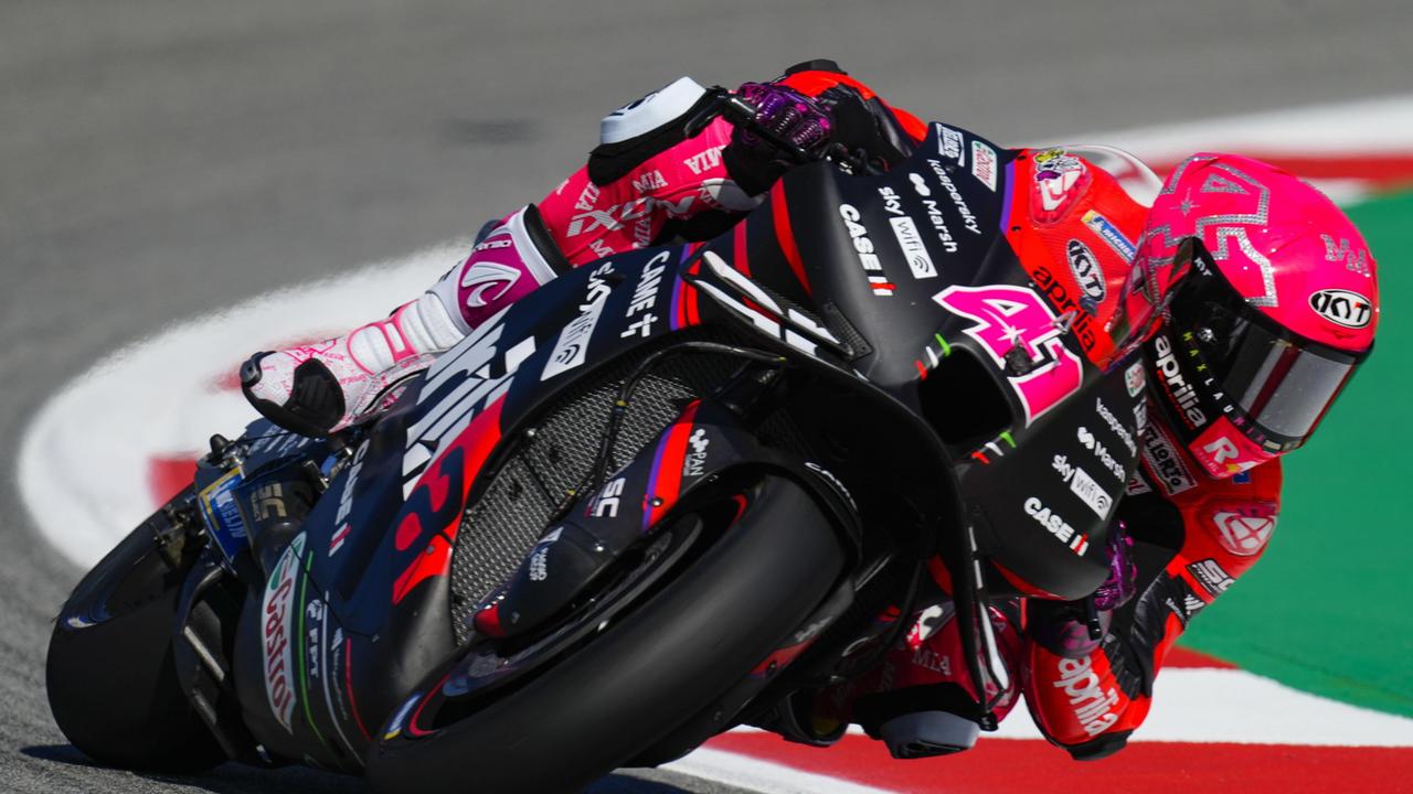 Aleix Espargaro ha esultato prima che la gara fosse finita: una scena incredibile