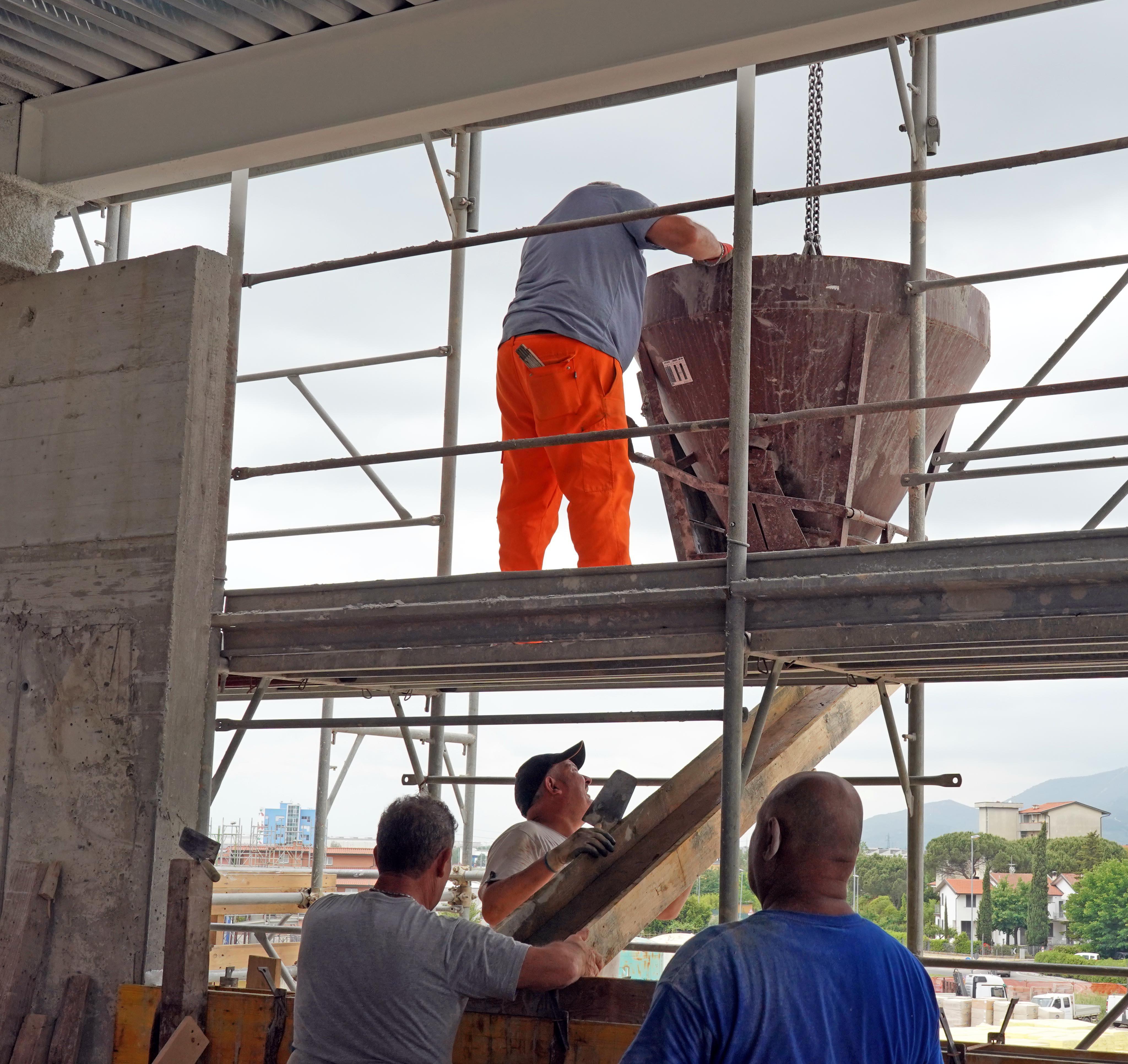 Un cantiere edile (foto Silvi)