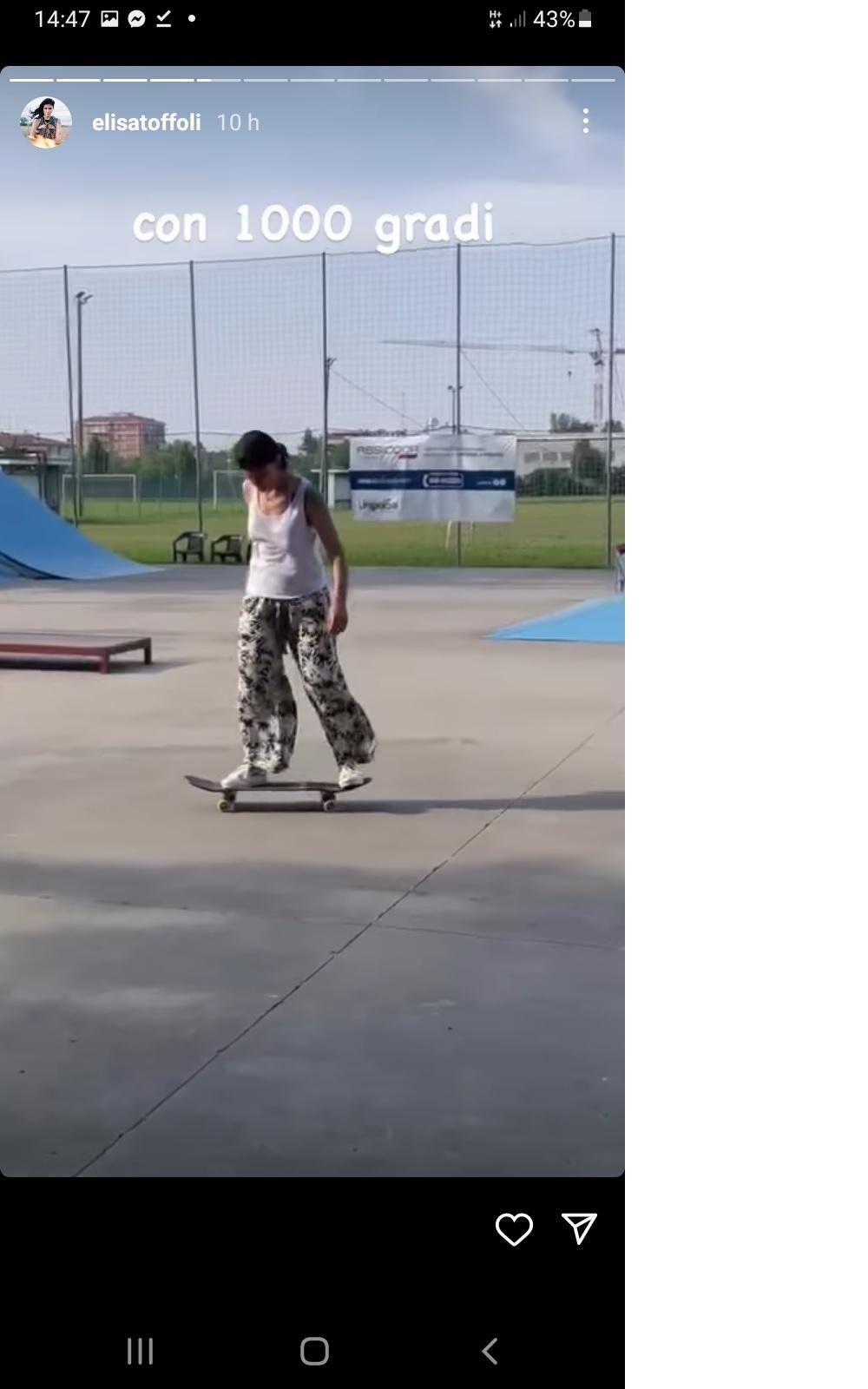 Carpi, Elisa si diverte allo skate park prima di cantare a Campovolo con Ligabue