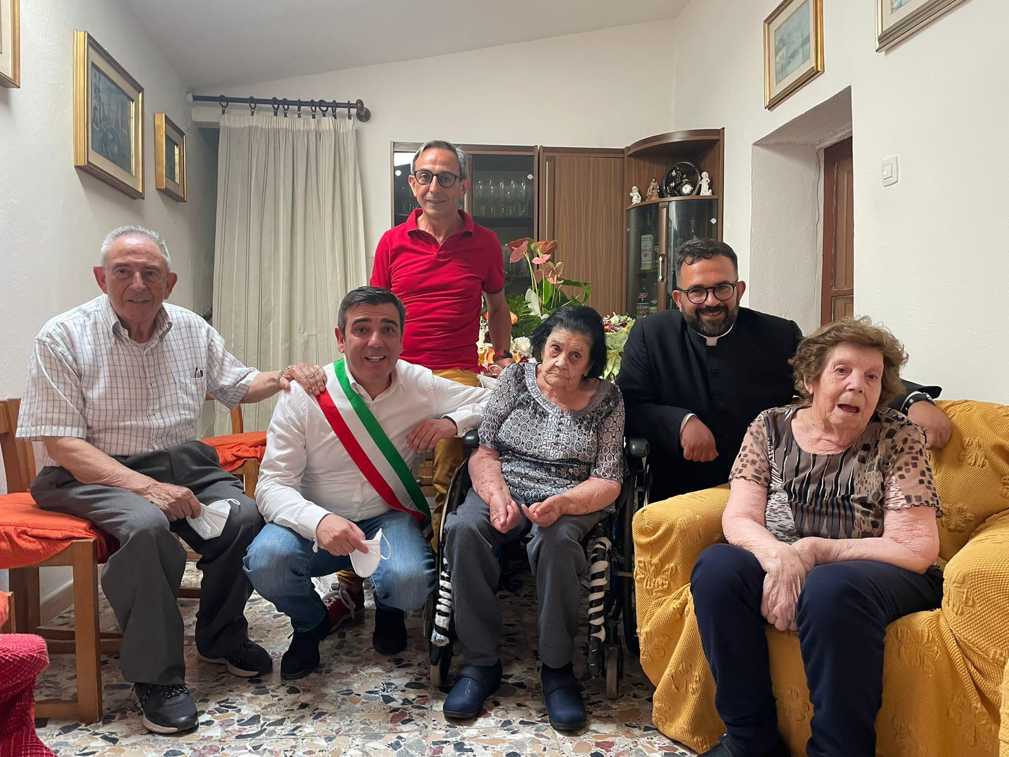 Senorbì festeggia i cento anni di Tzia Claudina 