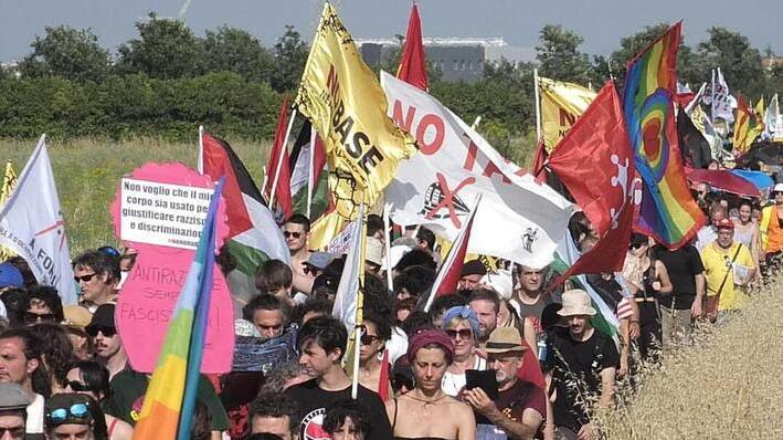 Partecipanti alla protesta di Coltano del 2 giugno