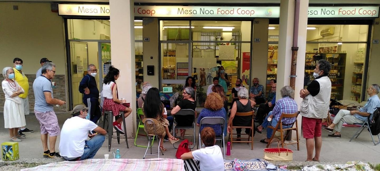 Mesa Noa, l’emporio autogestito che sfida i discount con la qualità 