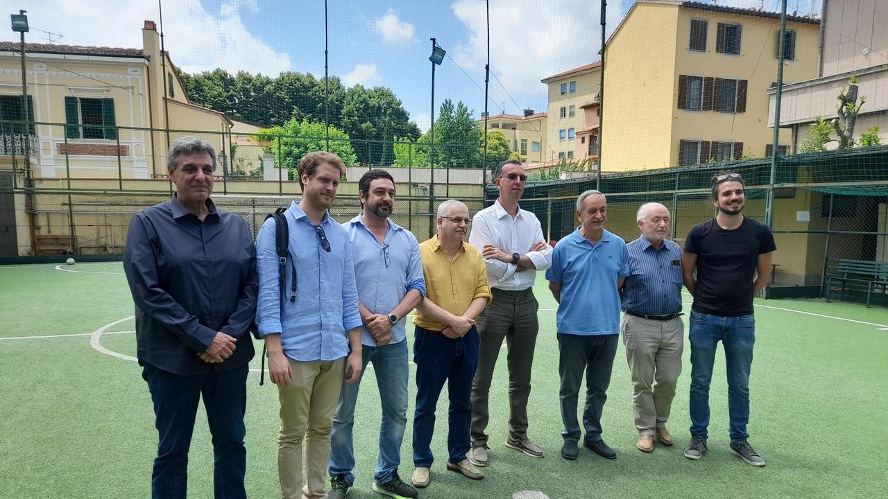 Da sinistra Alessandro Bianchi (Verdi), Lorenzo Davini e Gabriele Amore (Movimento 5Stelle), Paolo Fornai (Sinistra Civica Ecologista), Andrea Ferrante (Pd), Paolo Fontanelli (Sinistra Civica Ecologista), Mauro Stampacchia e Luigi Sofia Sinistra Italiana)