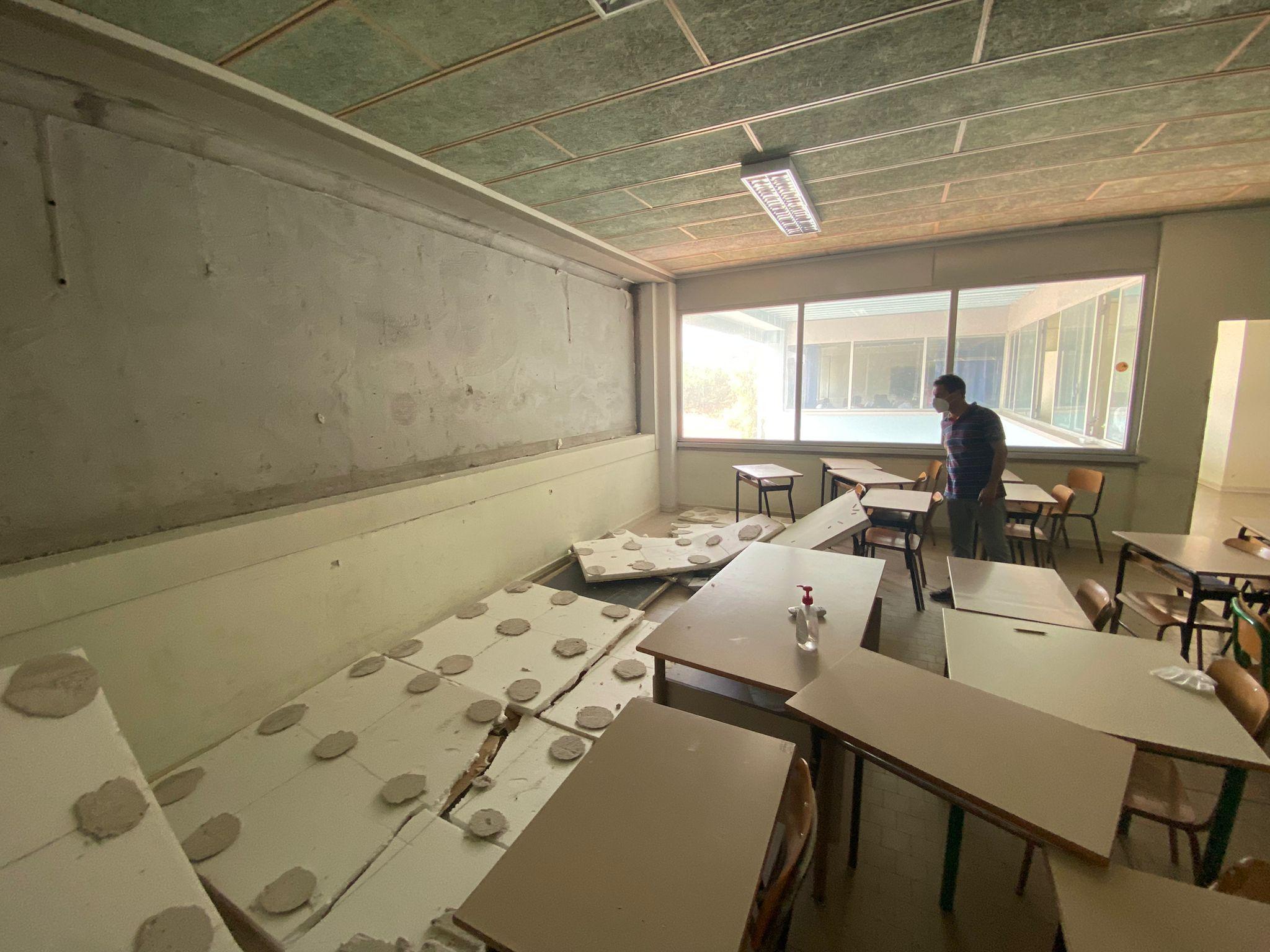 Crolla un pezzo di muro al liceo, il bidello eroe evita la tragedia a Pontedera: «Siamo stati fortunati» 