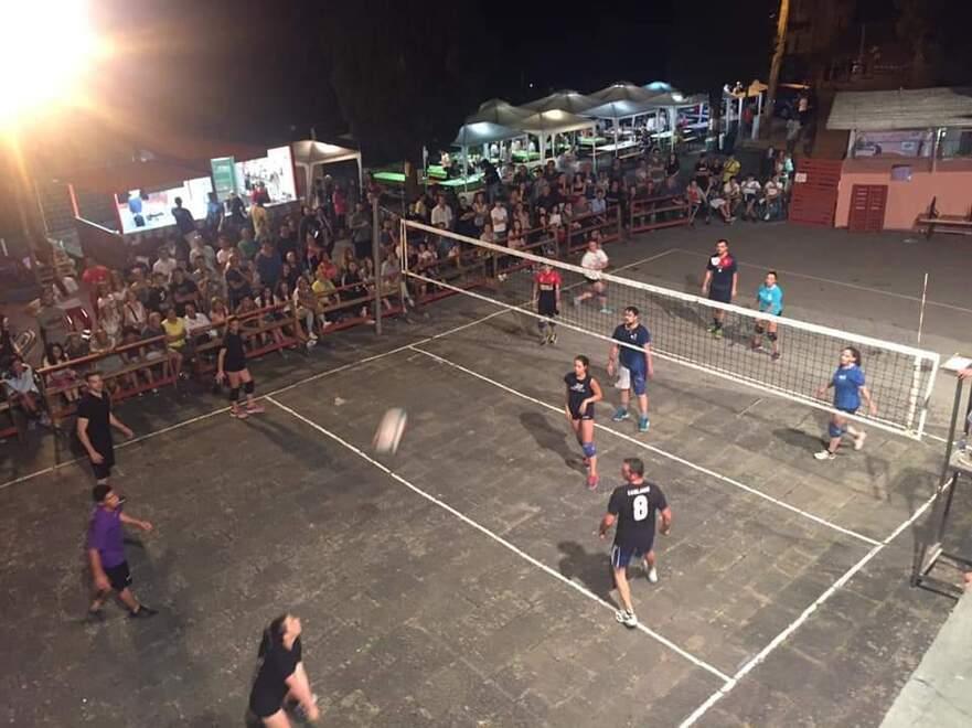 La vita riparte: due anni dopo torna il volley in piazza 