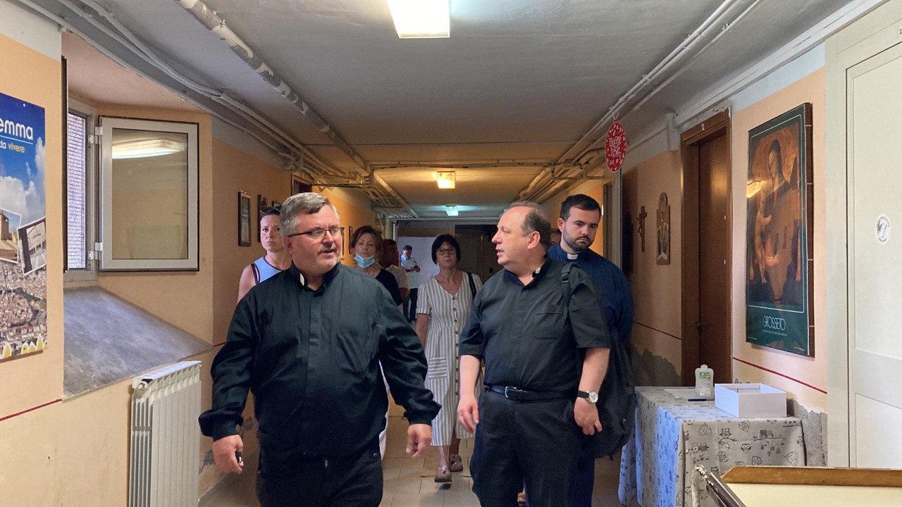 La visita del direttore della Caritas, don Pagniello, a Grosseto
