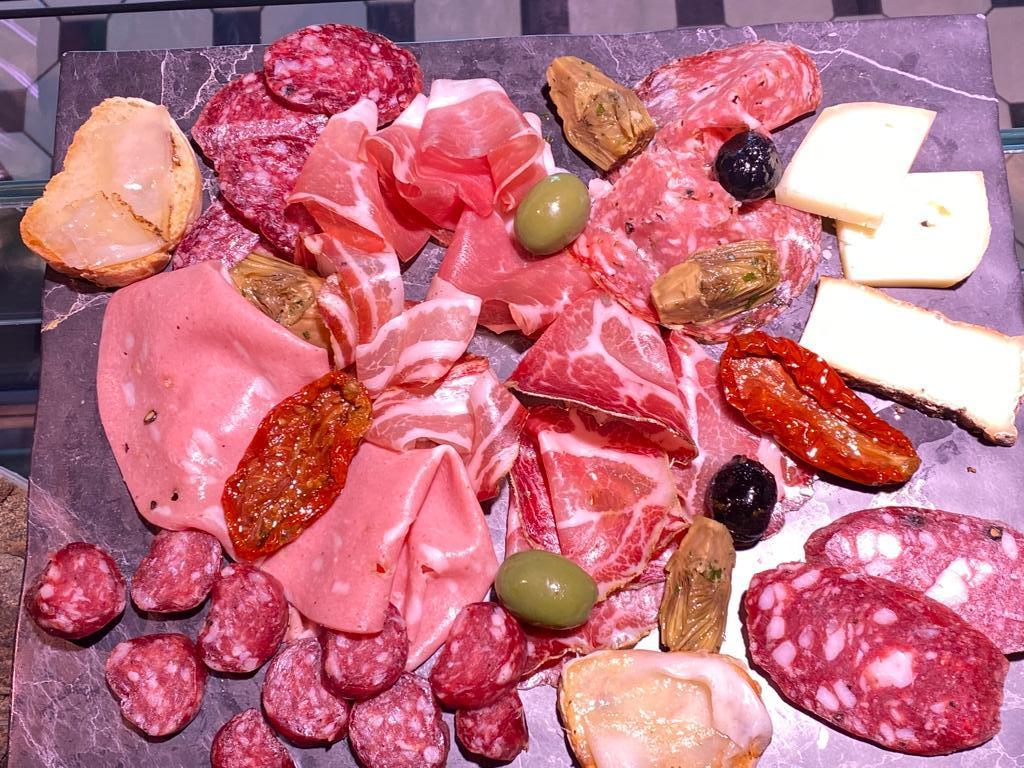 Eccellenze gastronomiche della Maremma: ecco dove gustare i migliori salumi della tradizione 