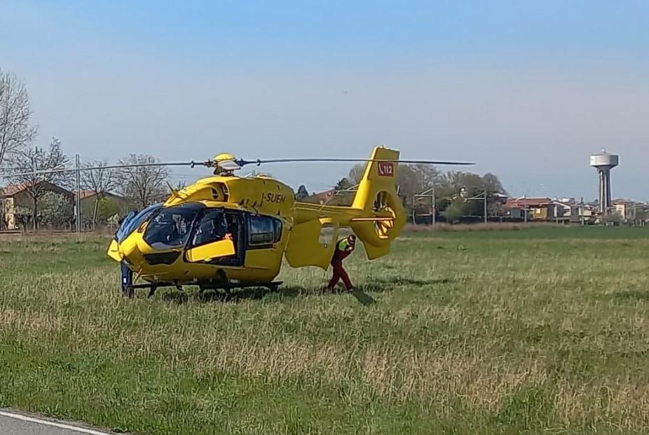 Cadelbosco, tecnico finisce nel nastro trasportatore e viene schiacciato dai rulli 