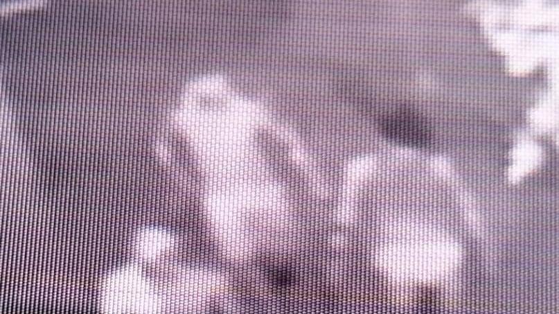 Un'immagine registrata dalle telecamere durante l'atto vandalico