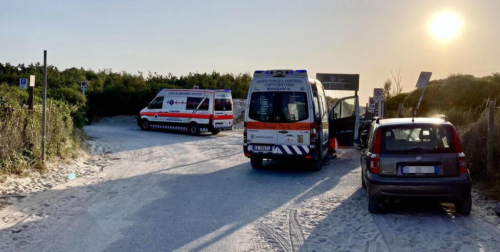Spiagge bianche, si tuffa per aiutare il figlio: annega madre di 51 anni 