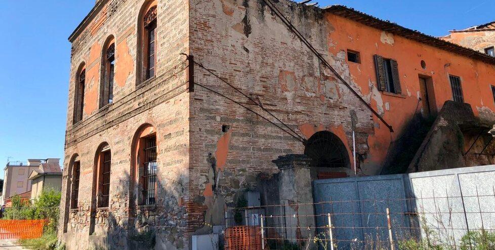i lavori di messa in sicurezza dell’ex conceria Nobel che si affaccia in via San Tommaso a Santa Croce