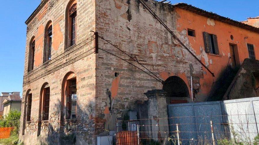 i lavori di messa in sicurezza dell’ex conceria Nobel che si affaccia in via San Tommaso a Santa Croce