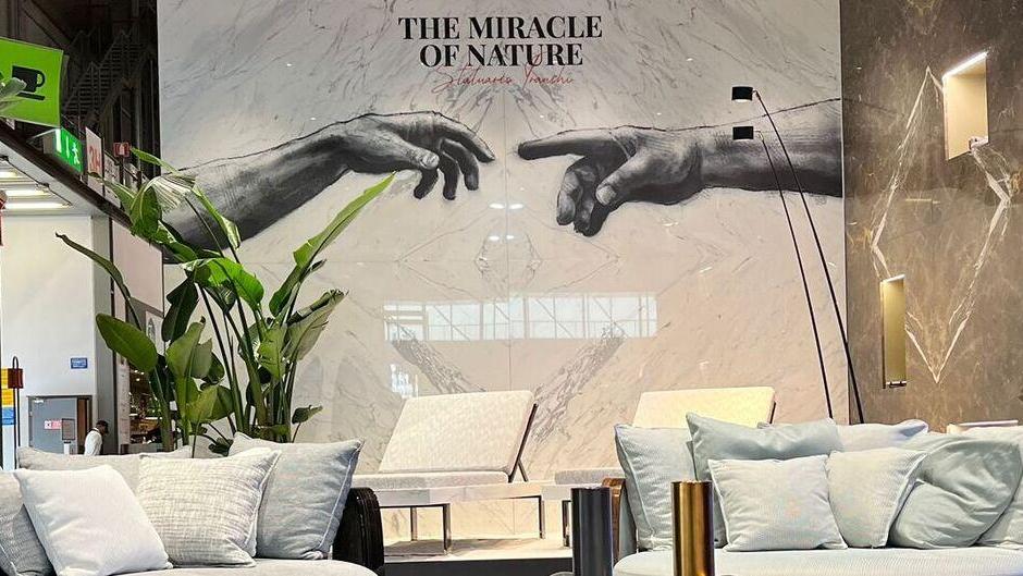 lo stand di Franchi Umberto Marmi a Milano
