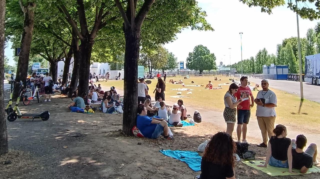 «Questa sera tutti al Campovolo». A Reggio Emilia la marea dei fan di Laura Pausini
