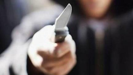 Accoltella la barista all'addome per gelosia, arrestata portoferraiese di 35 anni