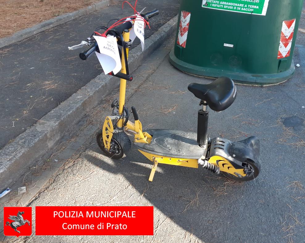 Un monopattino sequestrato dalla polizia municipale di Prato