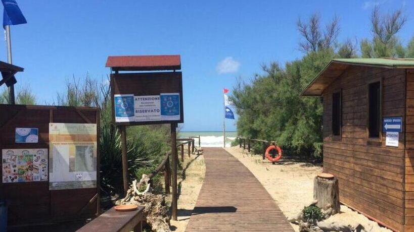 Riapre la “Buca del mare”, spiaggia naturale del Gombo