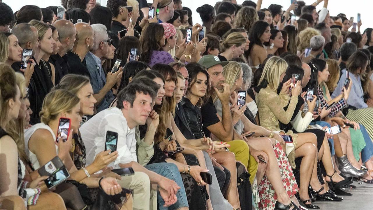 Chanel La sfilata e la diva Penelope stupisce tutti