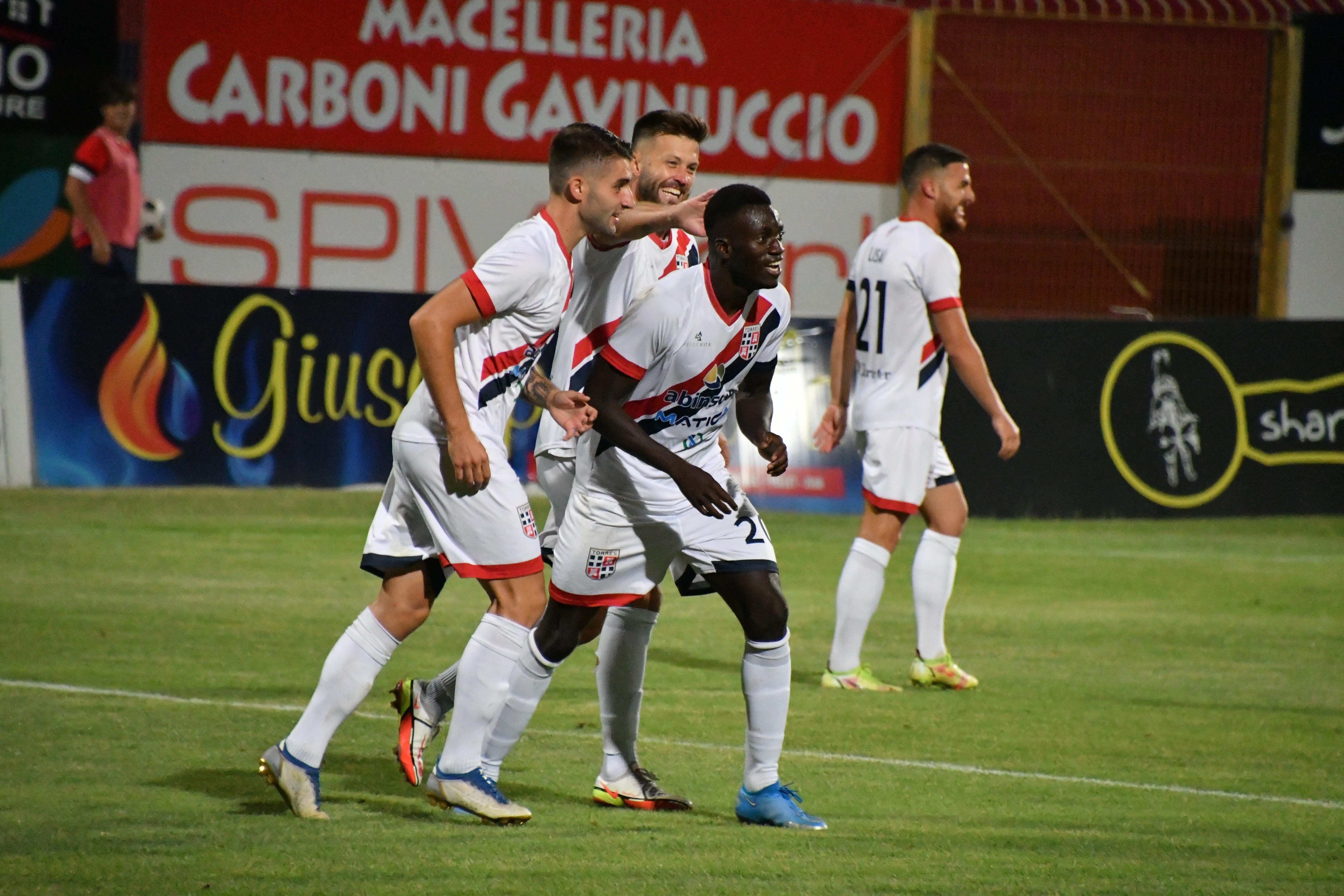 Playoff, la Torres batte l'Afragolese 2-1 e sogna un posto in Serie C 