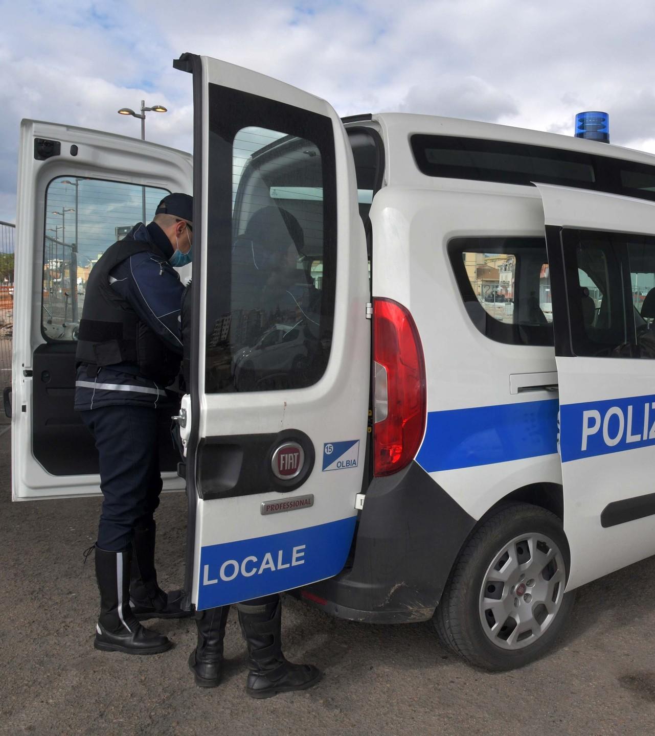 Olbia, investe un ciclista e fugge: si cerca il pirata della strada 