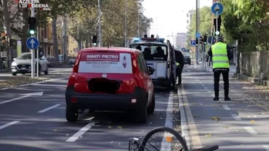 Modena, via Giardini I parcheggi sono ancora lì