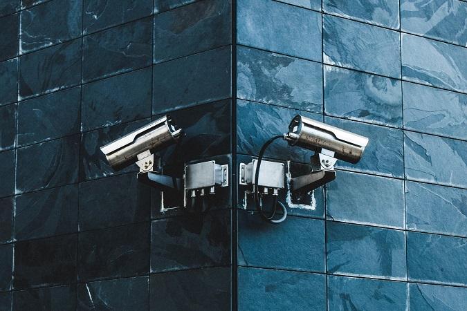La Prefettura ai titolari dei locali del centro: "Contro i violenti installate telecamere"