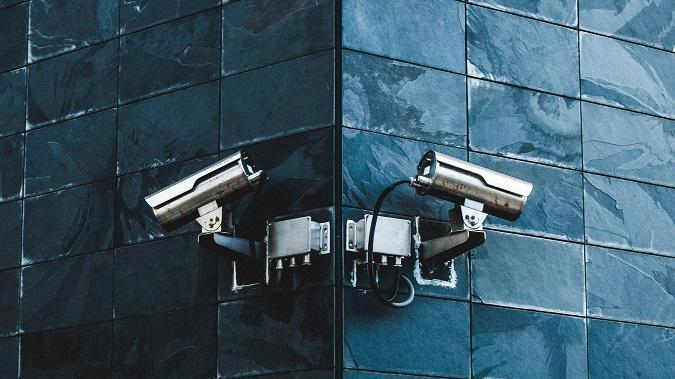 La Prefettura ai titolari dei locali del centro: "Contro i violenti installate telecamere"