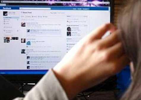 "Pezzo di m....", offende il sindaco di San Giuliano sui social: ora dovrà fare volontariato per evitare la condanna