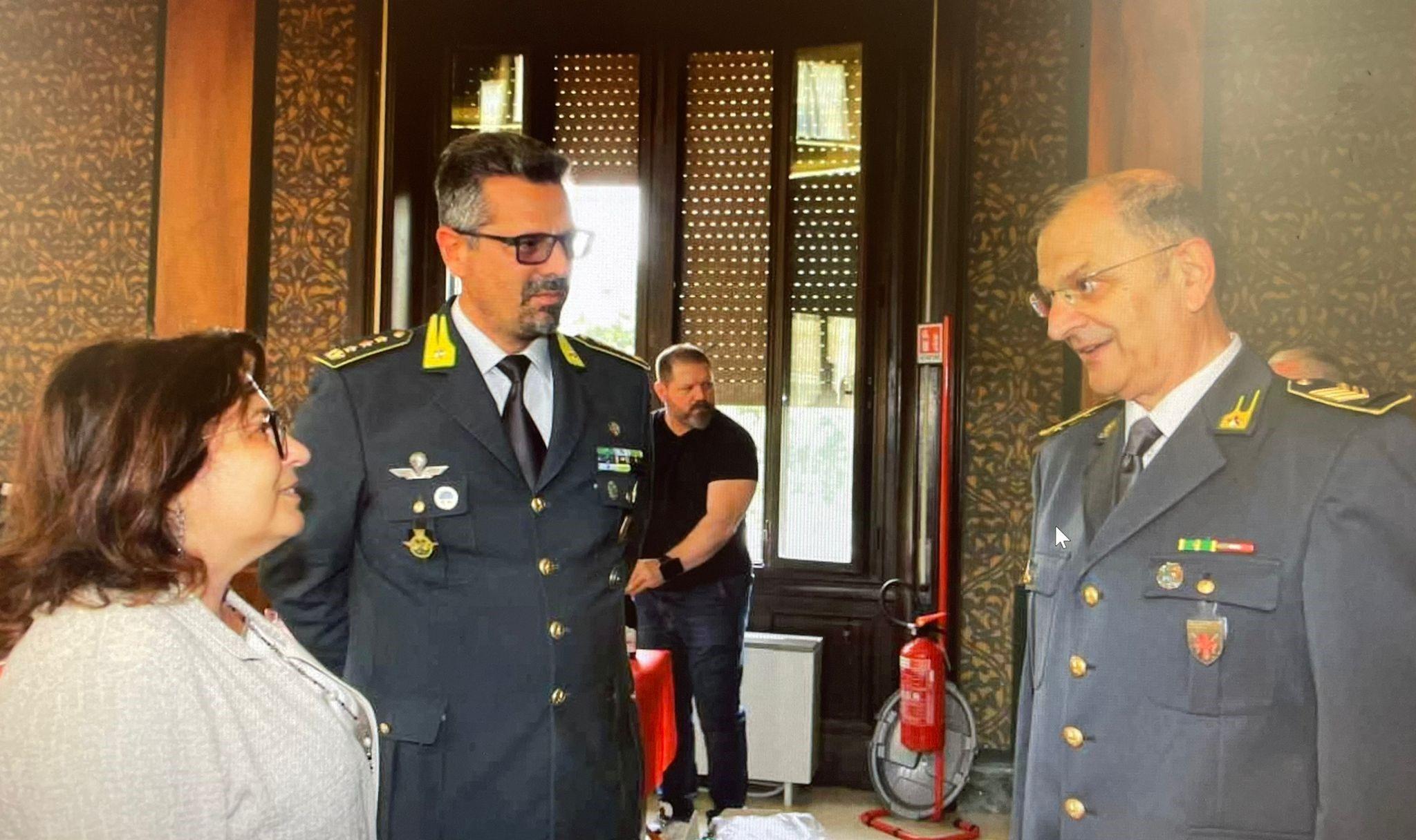 Da sinistra la prefetta Paola Berardino, il comandate provinciale della guardia di finanza Cesare Antuofermo e il brigadiere capo Leonardo Baciarelli