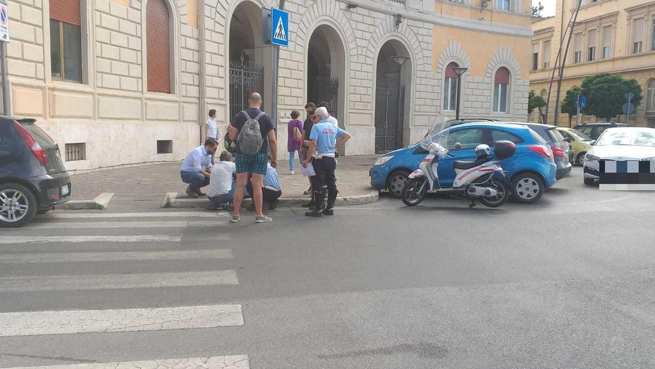 La signora soccorsa per strada