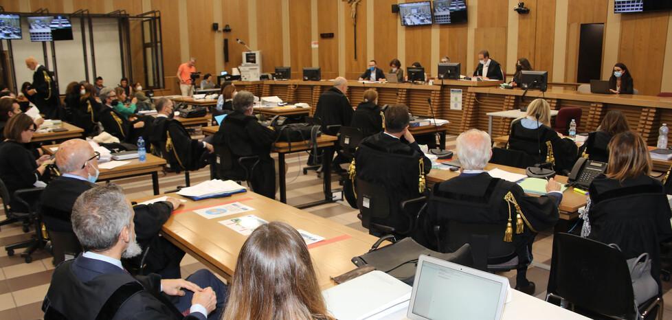Processo Bibbiano: 31 parti civili, Anghinolfi chiama 300 testimoni 