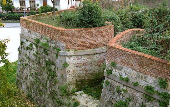 l bastione del Barbagianni che si trova tra via del Borghetto e via Gioberti