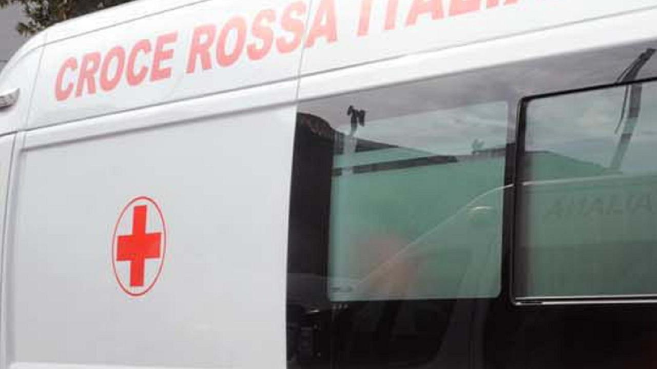 Un'ambulanza della Croce rossa italiana (foto d'archivio)