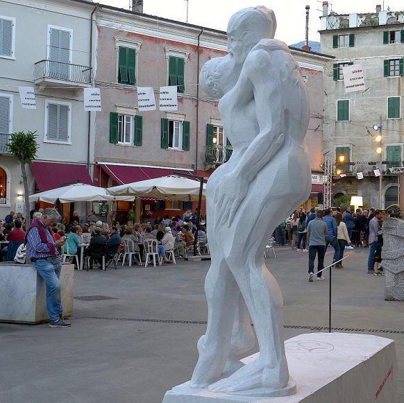 White Carrara, l’arte imprevedibile di Giuseppe Veneziano e Franko B.