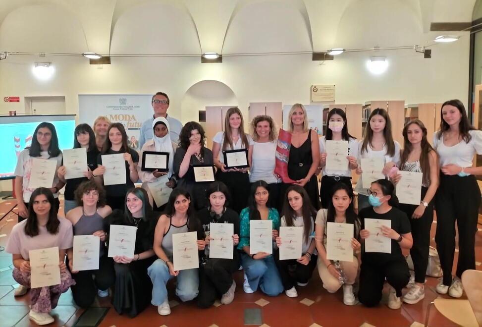 Dalla mente creativa degli studenti le calzature ispirate a David Bowie