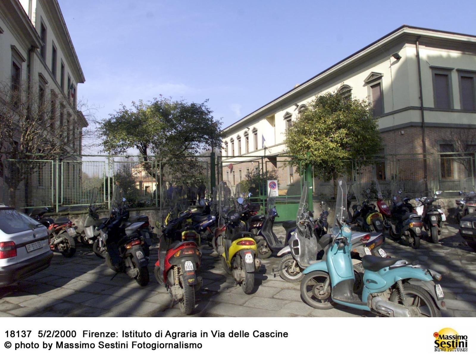 L'istituto di Agraria alle Cascine: qui uno studente è entrato in aula con una pistola giocattolo (Foto Massimo Sestini)
