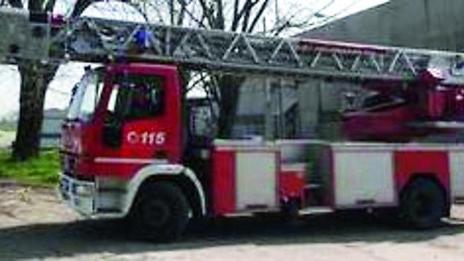 A Reggio Emilia vigili del fuoco senza autoscala e autogrù
