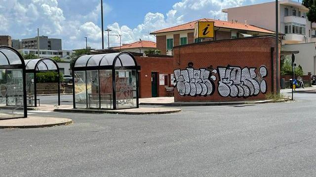 Degrado a Rosignano Solvay: viaggio tra graffiti e vandalismi nel centro del paese