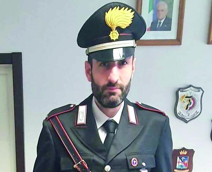 Boretto. Carabiniere salva anziana scavalcando un balcone